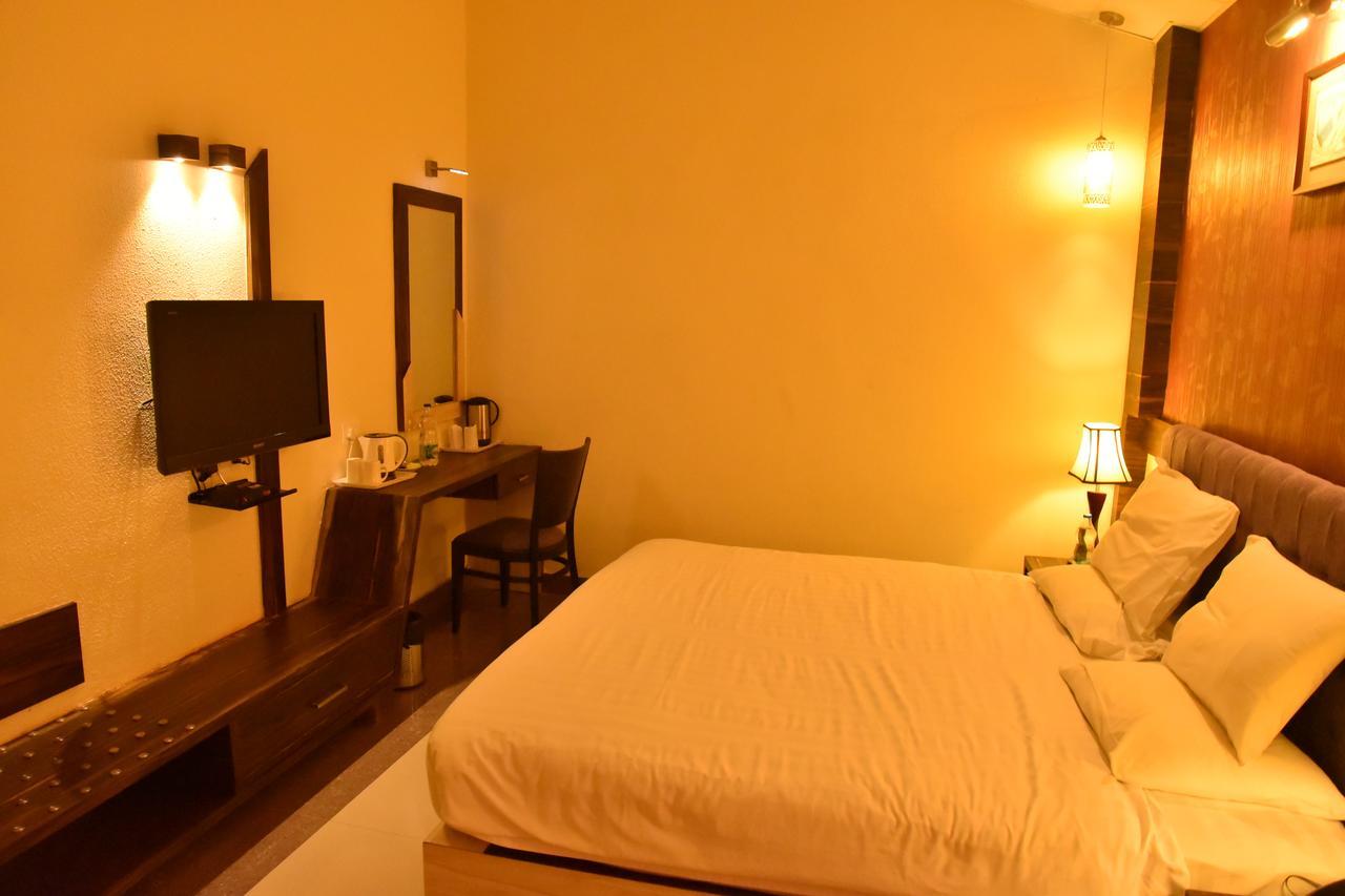 ครคี โคทมวิหาร Hotel ราจกี ภายนอก รูปภาพ