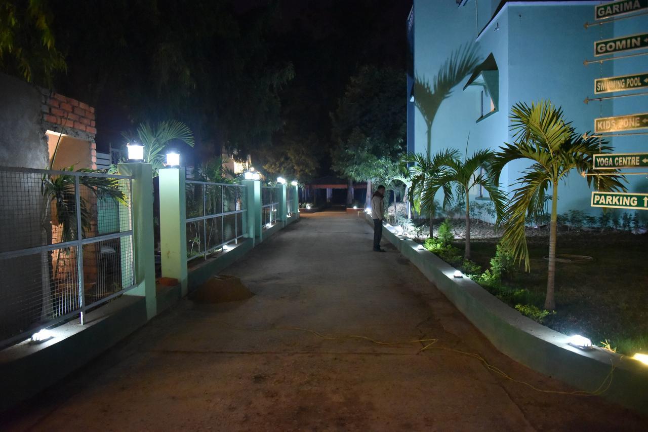 ครคี โคทมวิหาร Hotel ราจกี ภายนอก รูปภาพ