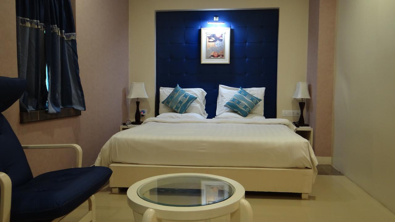 ครคี โคทมวิหาร Hotel ราจกี ภายนอก รูปภาพ