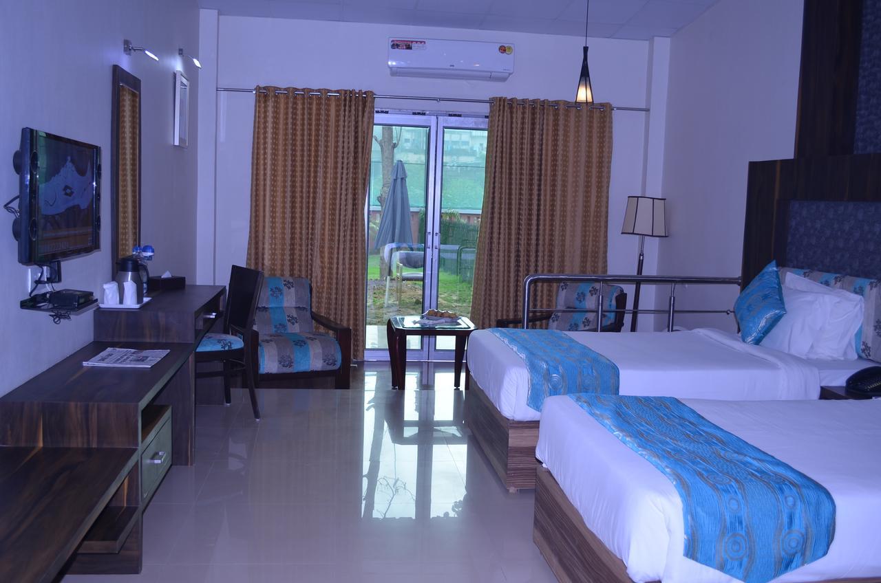 ครคี โคทมวิหาร Hotel ราจกี ภายนอก รูปภาพ
