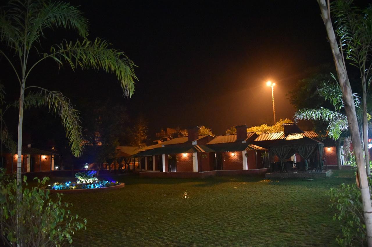 ครคี โคทมวิหาร Hotel ราจกี ภายนอก รูปภาพ