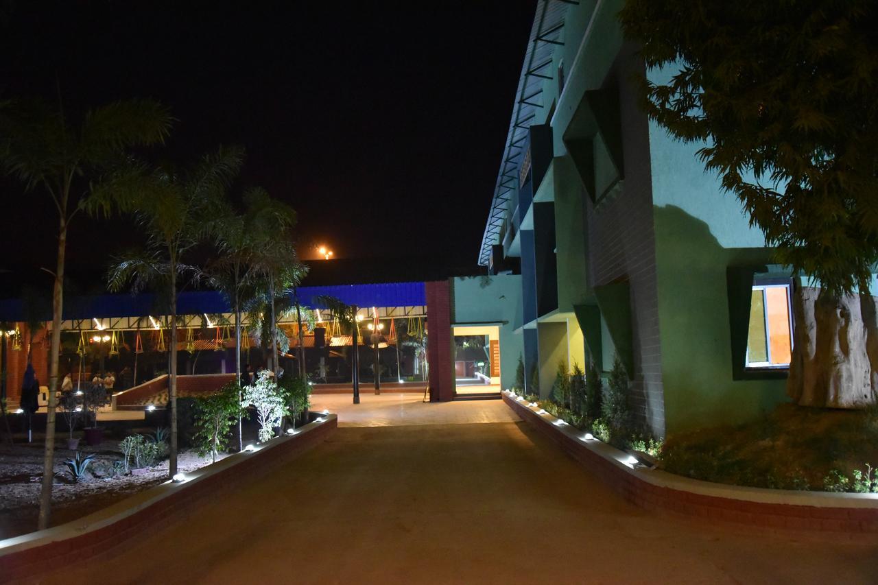 ครคี โคทมวิหาร Hotel ราจกี ภายนอก รูปภาพ